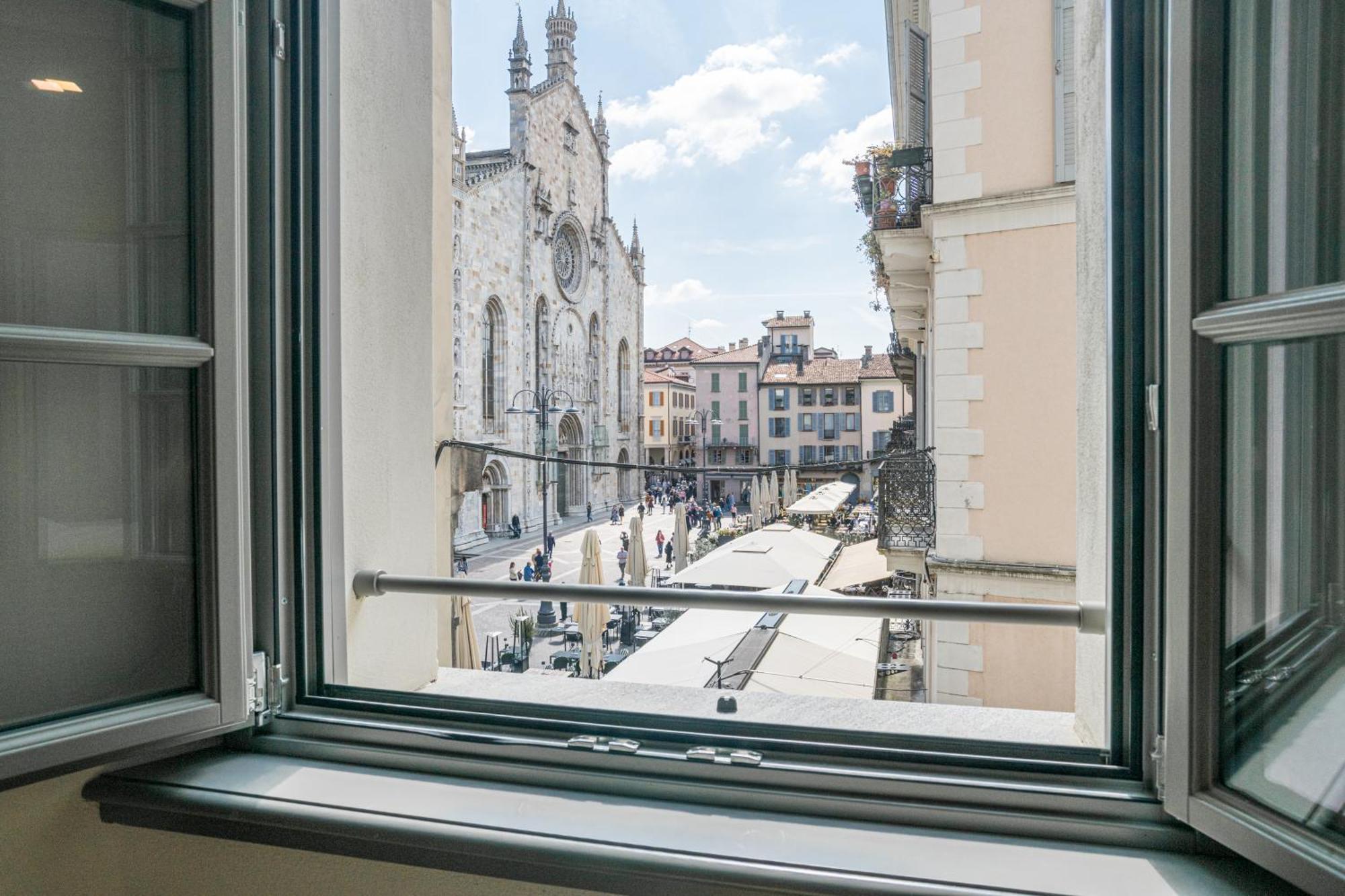 Palazzo La Cortesella - Modern Design & Central Location Como Exteriör bild