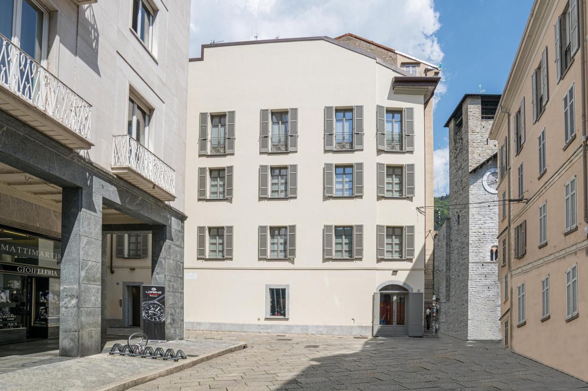Palazzo La Cortesella - Modern Design & Central Location Como Exteriör bild