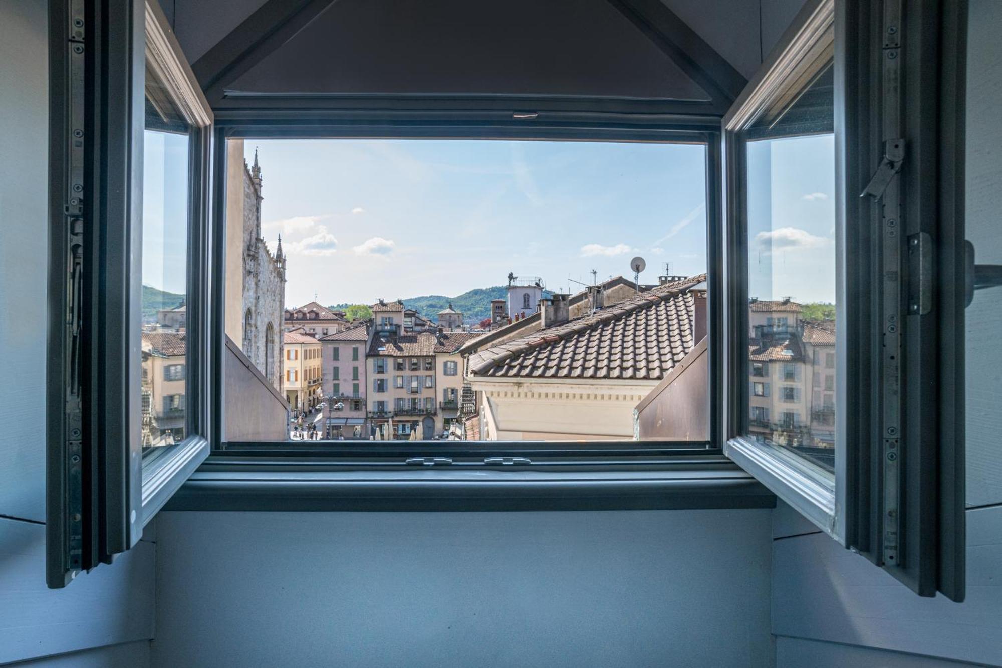 Palazzo La Cortesella - Modern Design & Central Location Como Exteriör bild