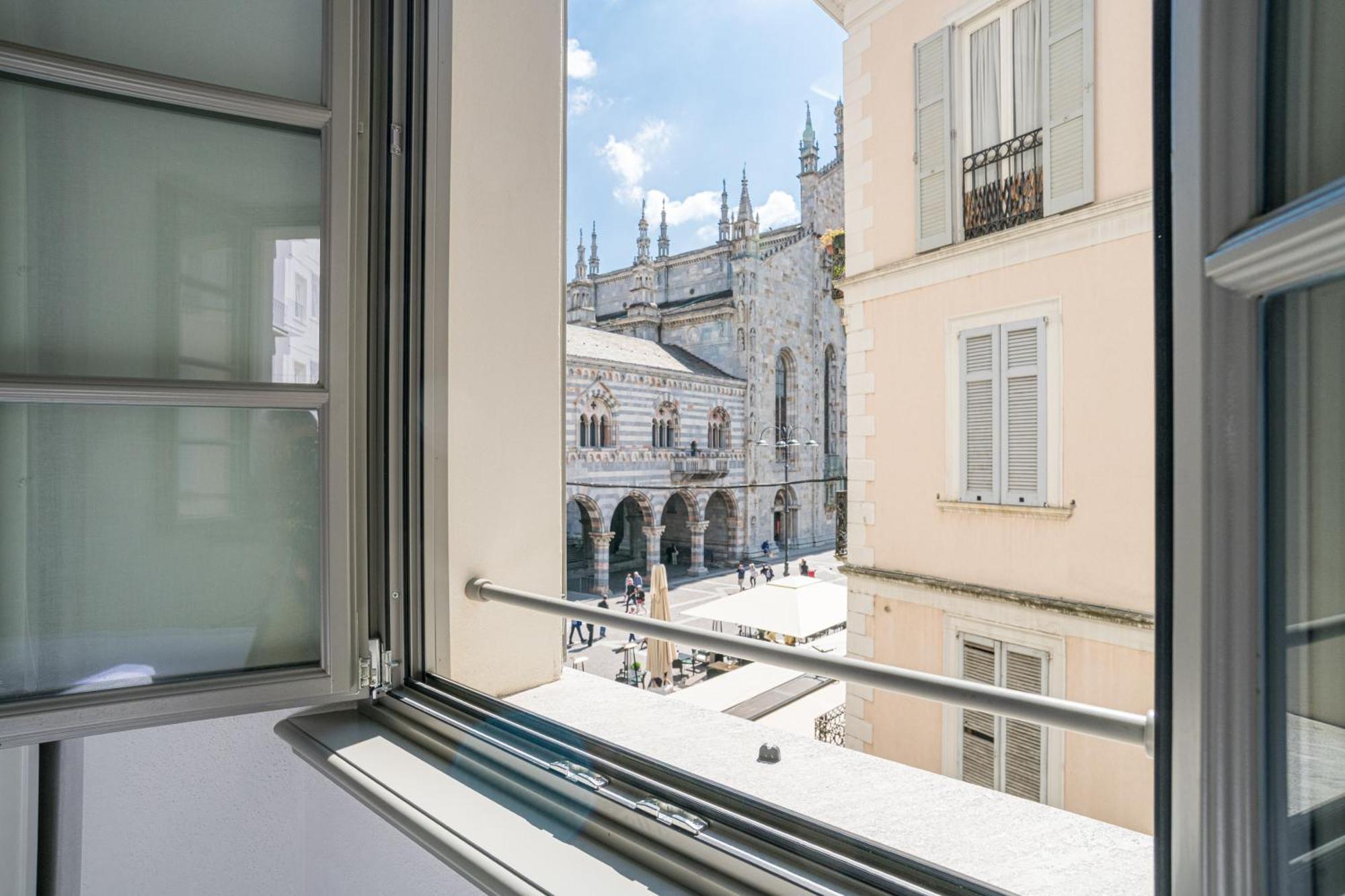 Palazzo La Cortesella - Modern Design & Central Location Como Exteriör bild